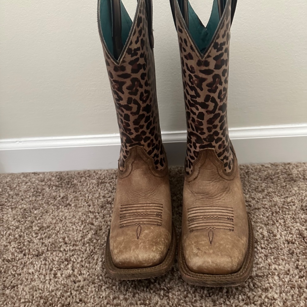Ariat size 7 cheetah print cowboy boots - Picture 2 of 4